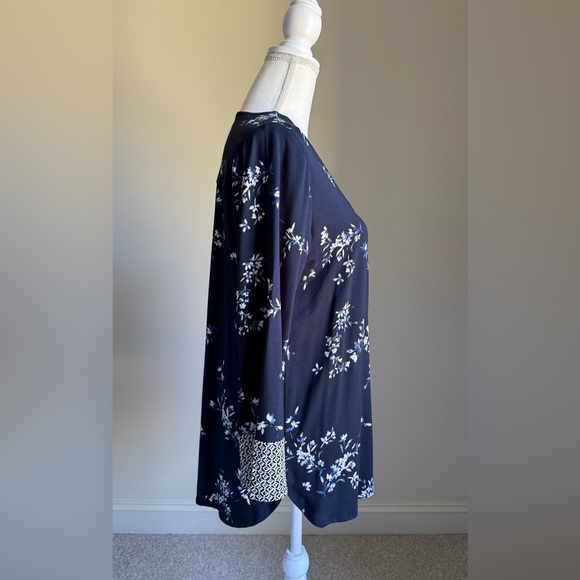 SOLD! J.JILL Navy Blue Floral 3/4 Sleeve Tunic Top Sz M - Picture 3 of 8